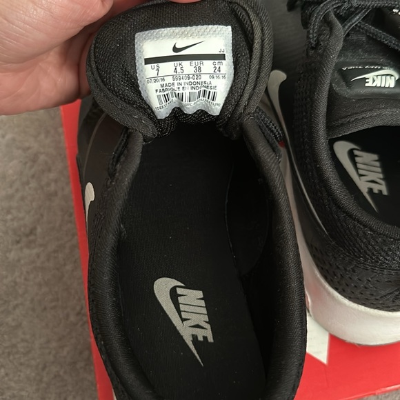 NIKE AIR MAX THEA BLACK size 7 women's - Picture 12 of 13